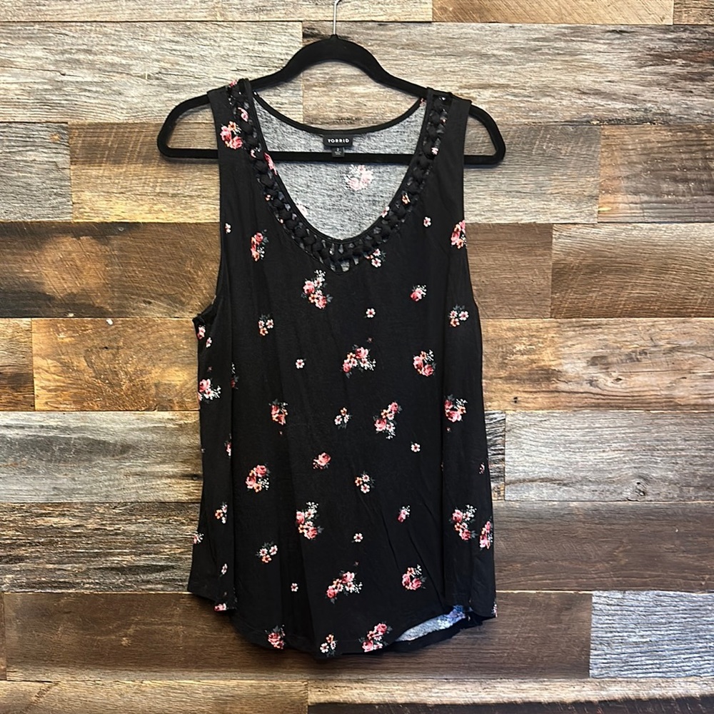 🎯 Torrid tank top with braided neckline